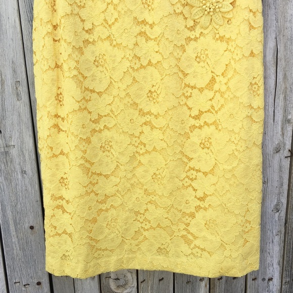 NWT White House Black Market Sleeveless Lace Sheath Dress 3D Appliqué Yellow 10 - Picture 8 of 16